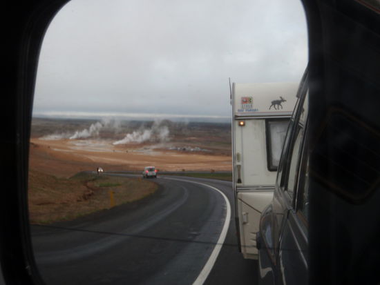 Blick zurück bei der Fahrt durch die Námaskarð