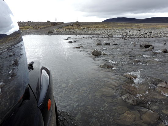 in der Vadställe, man sieht schön die Kante, an der man entlang fährt, gaaanz langsam, damit keine Bugwelle entsteht