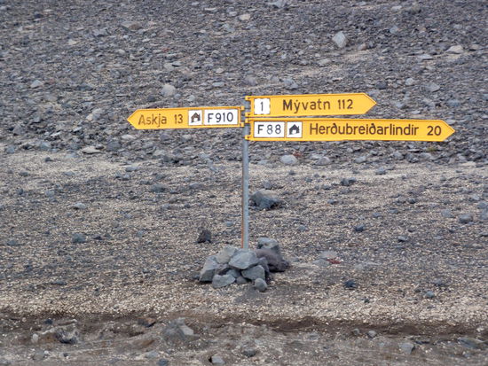 Abzweig zur Askja vor der Herðubreiðartögl