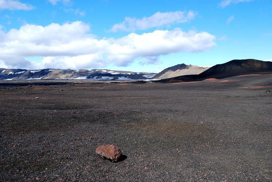 Blick über die Caldera Askja mit schwarzem