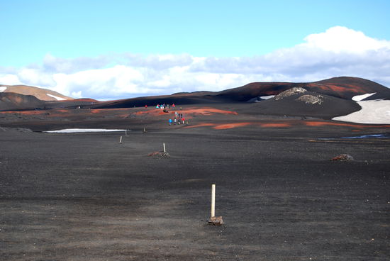 und rotem Bims, hier mit Touristenvölkerwanderung hinter uns