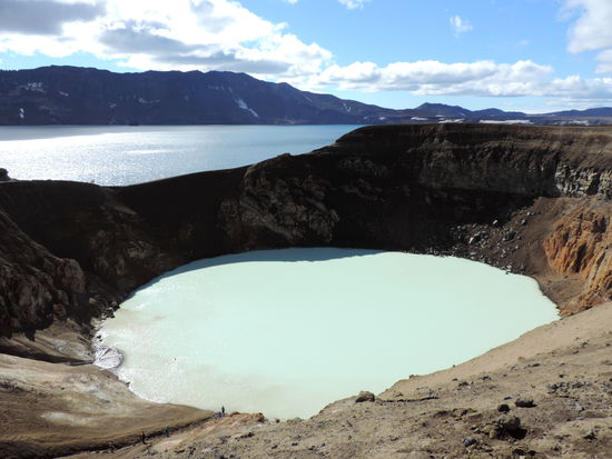 dann hatten wir den Explosionskrater Viti erreicht