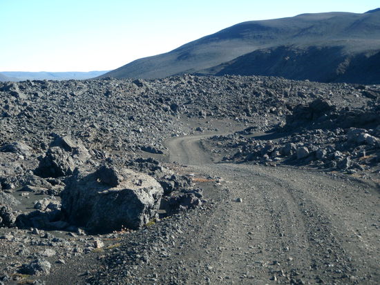 dann wurde die Piste ruppiger und schlängelte sich
