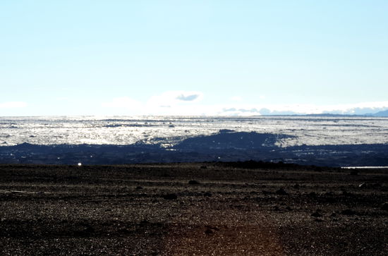aber der Gletscher war hier mehr schwarz als weiß durch die Ausbrüche des letzten Jahres