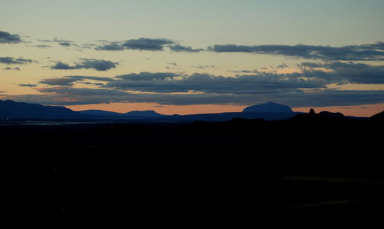 mit Blick auf die Herðubreið