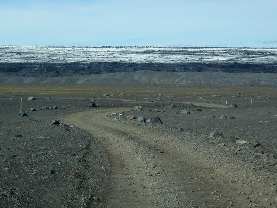die Piste schlängelte sich auf den Gletscher zu