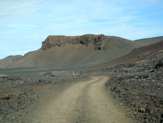 und schlängelte sich um die Berge
