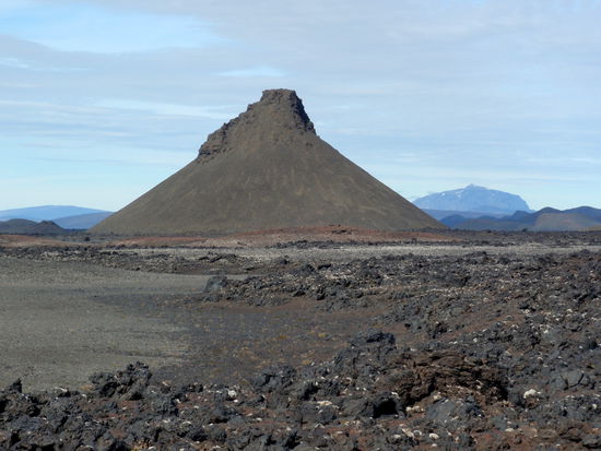 Kegelberg und Herðubreið