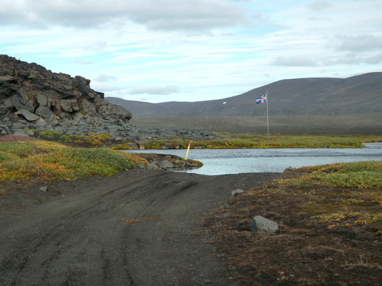 dann fuhren wir durch die Furt