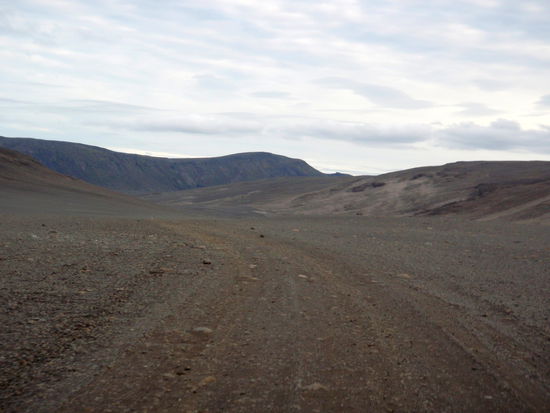 auf eine unnummerierte Piste abbogen