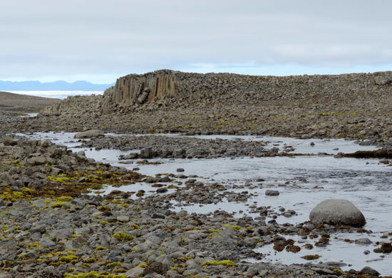Basalt am Fluß