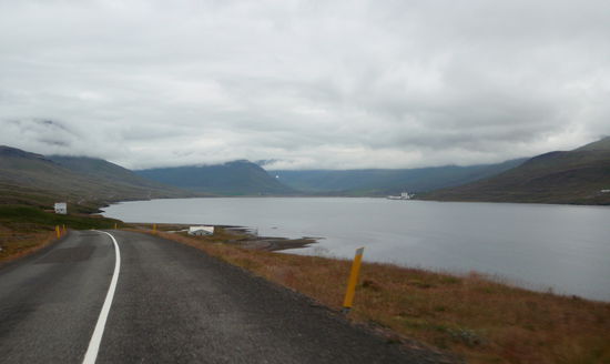 in der Ferne kam unser Ziel ​Fáskrúðsfjörður in Sicht
