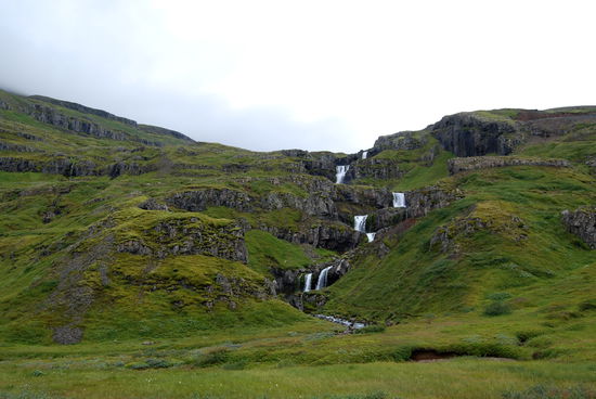 dann sahen wir "unseren" Wasserfall Klifbrekkufossar