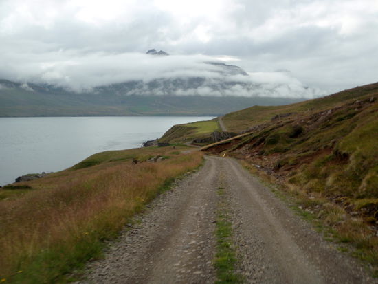 die Wolken hingen weiterhin tief am Berg
