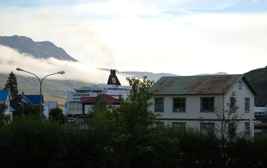 von unserem Stellplatz aus sahen wir die Norröna einlaufen
