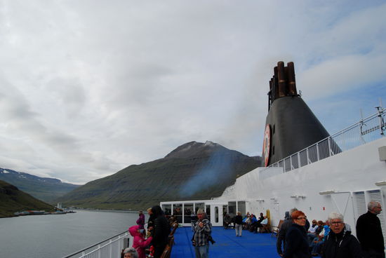 Seyðisfjörður verschwand hinter den Bergen
