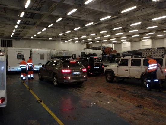 Entwirrung der Fahrzeuge auf dem oberen Autodeck