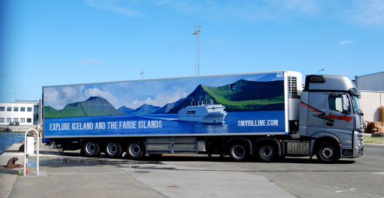 LKW-Reklame für Smyrilline