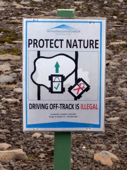 bitte unbedingt beachten: im Hochland niemals die Pisten verlassen