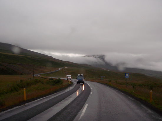 Auffahrt zum Miðvíkurfjall