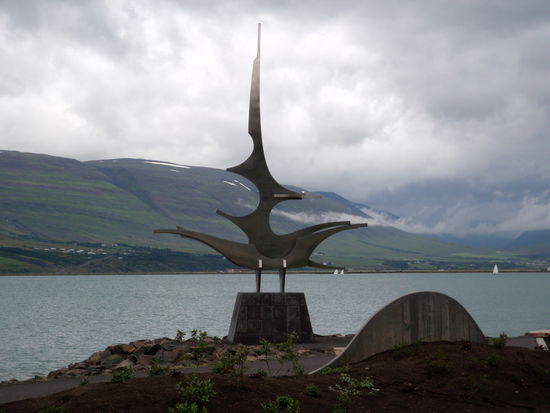 Skulptur am Eyjaförður