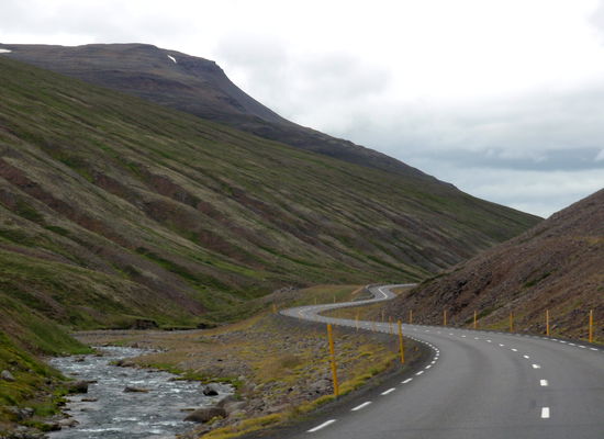 Straße über die Öxnadalsheiði
