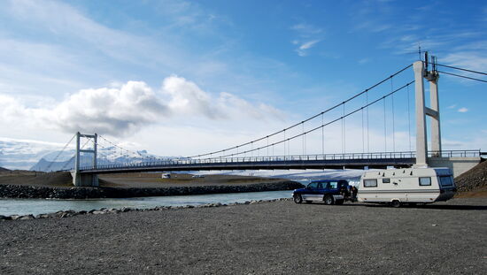unser Parkplatz an der Brücke