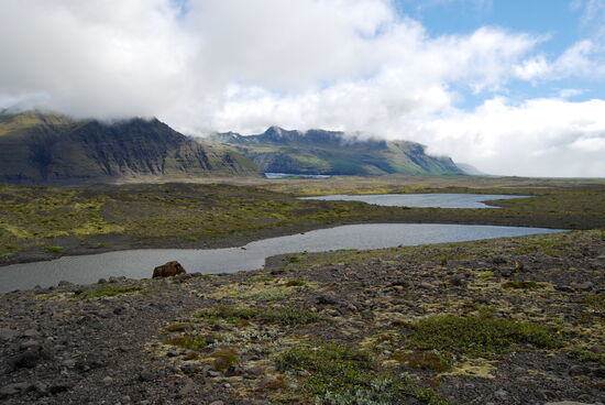 Blick über Seen zum Svínafellsjökull