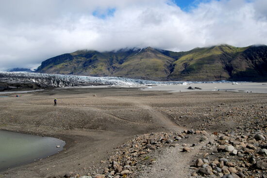 der Weg von der Moräne zum Gletscher