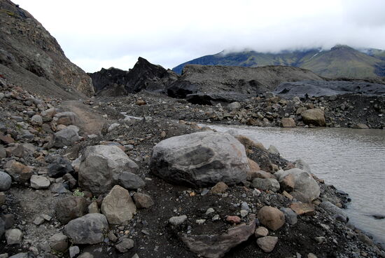 der schmale Weg zum Gletschereis