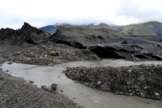 hinten der schwarze Gletscher