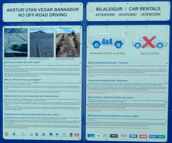 Informationstafel an der Einfahrt zum Hochland