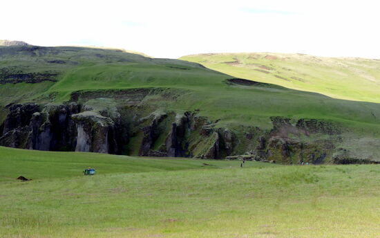 Blick zur Schlucht Fjaðrárgljúfur
