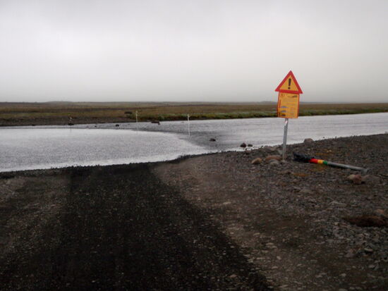 und die große Vadställe, der Pfosten mit den Farbmarkierungen lag neben dem Weg