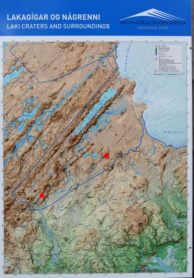 Informationstafel der weiteren Umgebung, der rechte Punkt Laki, der linke Punkt Eldgjá
