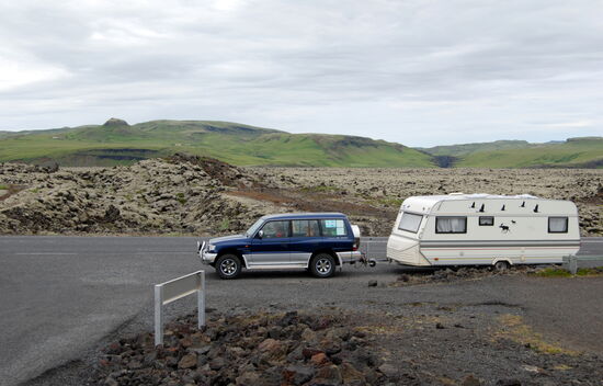 der Parkplatz inmitten der Lava