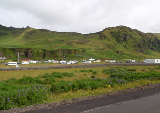 der Campingplats von der Hauptstraße aus