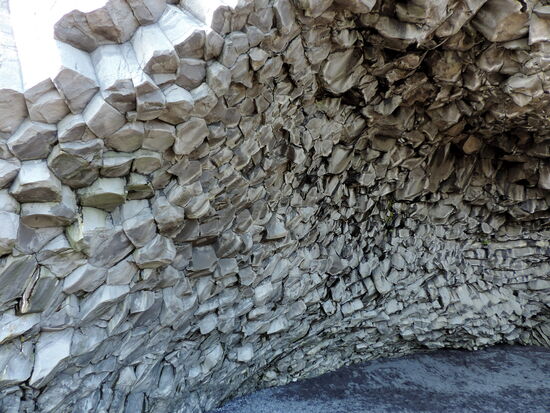Basalt in der Höhle