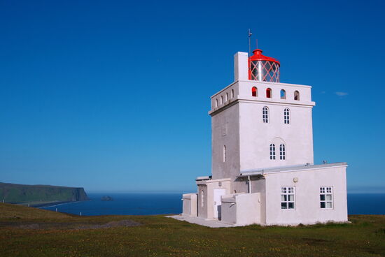 Dýrhólaeyjarviti vor Reynisfjara