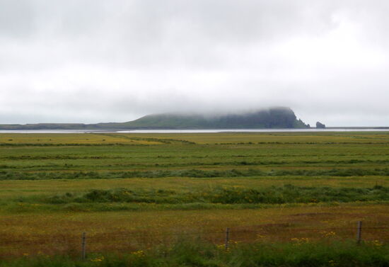 der Felsen Dyrhólaey von der Ringstraße aus