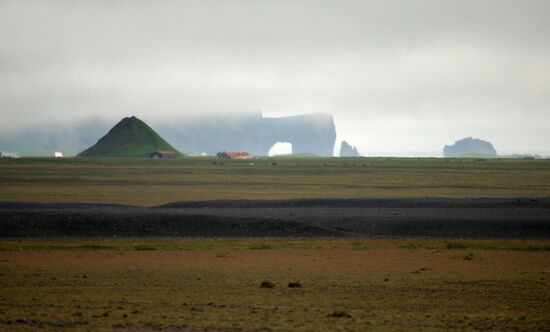 Dyrhólaey rechts dahinter