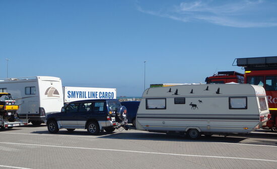 wir warten, daß wir an Bord fahren können