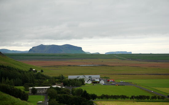 Blick zur Pétursey, rechts dahinter