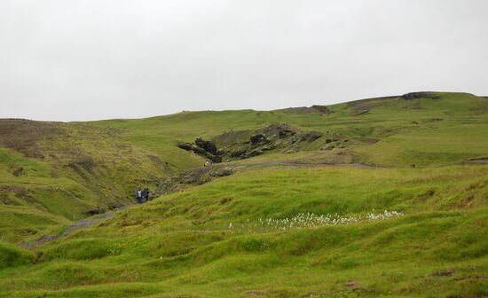 der Wanderweg oberhalb des Wasserfalls