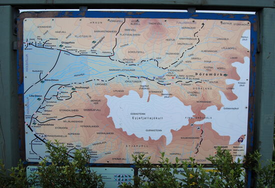 links am Rand unser heutiges Ziel und unsere geplante Fahrt nach Þórsmörk