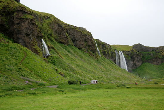 und zu den Wasserfällen