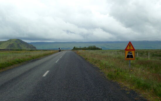 die hier als Schotterweg weiterführte