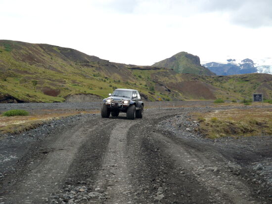 Begegnung mit einem richtigen Auto 