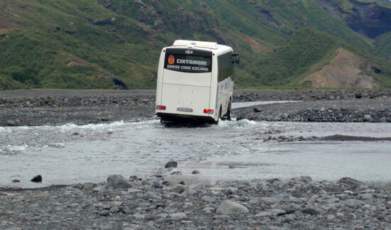 aber der Überlandbuss fährt hier durch
