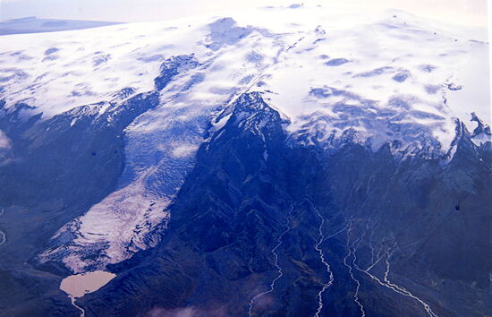 Luftbild der Gletscherzunge mit See, heute verschwunden, der Gletscher deutlich kleiner
